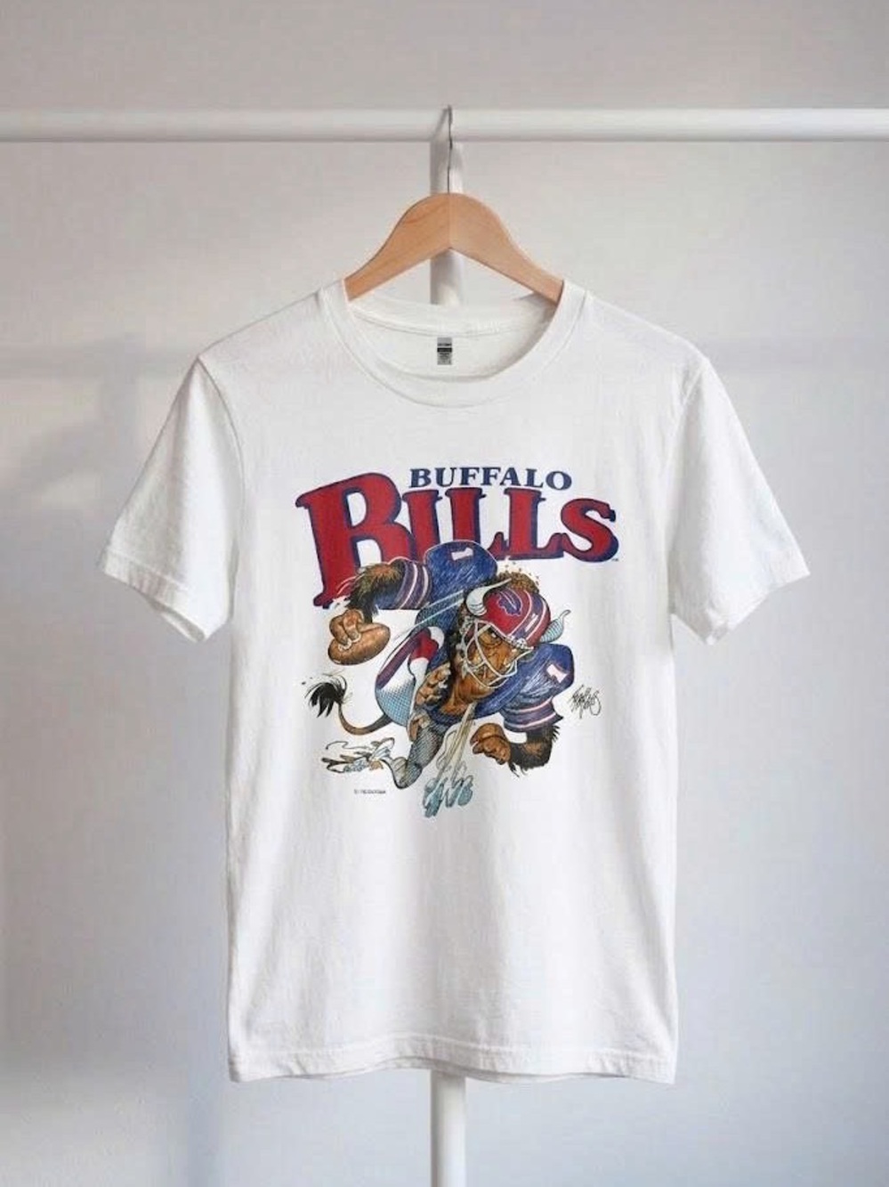 Buffalo Bills White Graphic T-Shirt - Team Logo Tee